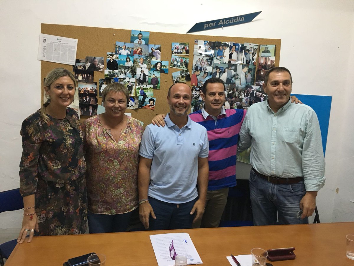PPdeMallorca's tweet photo. La nostra enhorabona a #JuanLuisGonzalezGomila nou President @PpAlcudia Sort i molts encerts a aquesta nova etapa q comença. #Projecte2019 https://t.co/PLT0IQbZY5