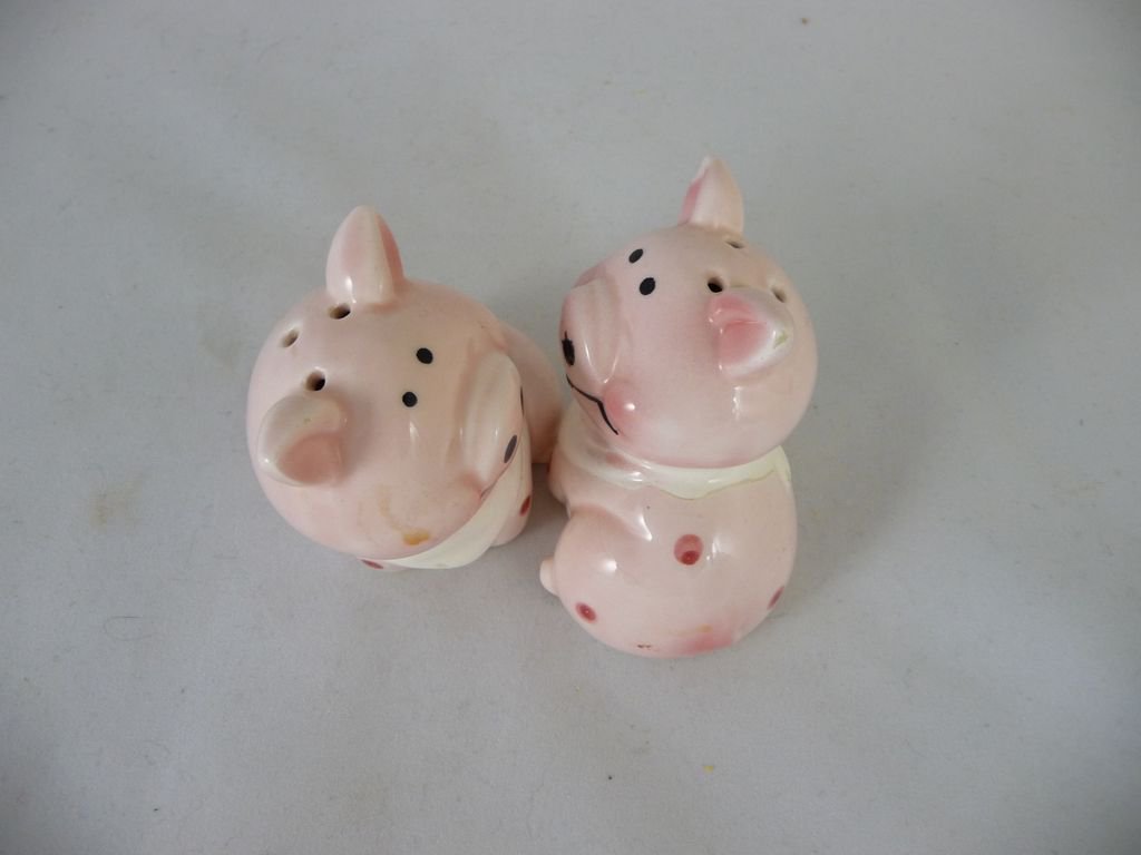 mellowyellow06's tweet photo. Vintage Pig Salt and Pepper Shakers Collectible Salt and https://t.co/ej1xibhOZN via @Etsy #dancingpigs #happyday #smiley #oink https://t.co/08lS8yshZS