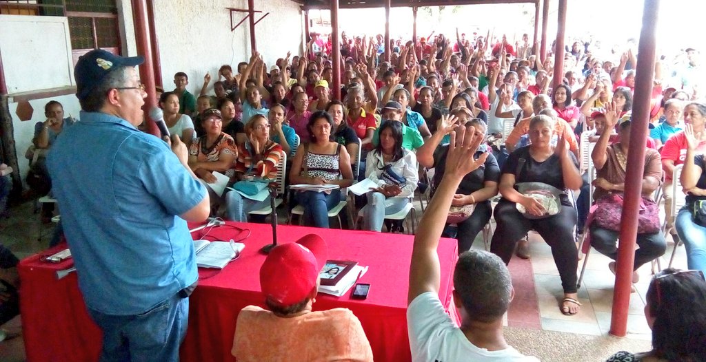 Alc_GuanipaR's tweet photo. #Ahora Gran Asamblea con los #Clap en Guanipa Organizando  distribución para nuestro Pueblo #VamosConElProfe @psuvaristobulo @NicolasMaduro https://t.co/sCL4bGAQC7