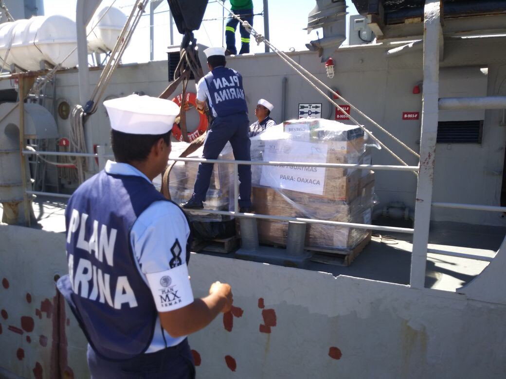 Lorenzo_de_Cima's tweet photo. Es este momento se cargan los donativos de los centros de acopio al B/M de @SEMAR_mx en el muelle de la terminal de cruceros #GraciasGuaymas https://t.co/ne8lrYgGBa