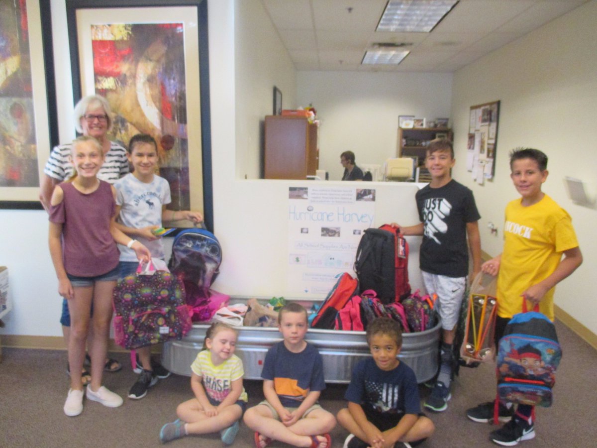 Hancock_Heat's tweet image. Thanks to the students who packed up the donations for the school in Houston!  #kindnessrocks #helpHouston @ChandlerUnified