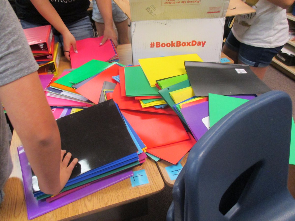 Hancock_Heat's tweet image. Thanks to the students who packed up the donations for the school in Houston!  #kindnessrocks #helpHouston @ChandlerUnified