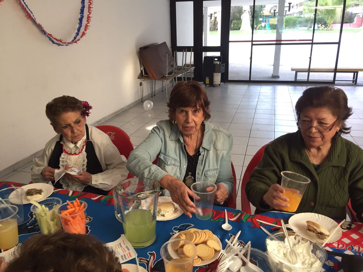 alimentasonrisa's tweet photo. [JUNTOS HOGAR] Revisa acá las fotos de nuestro programa, el viernes pasado! Juntos, recibimos la primavera! https://t.co/Yd1rxXc62E https://t.co/u7kd8vv6Le