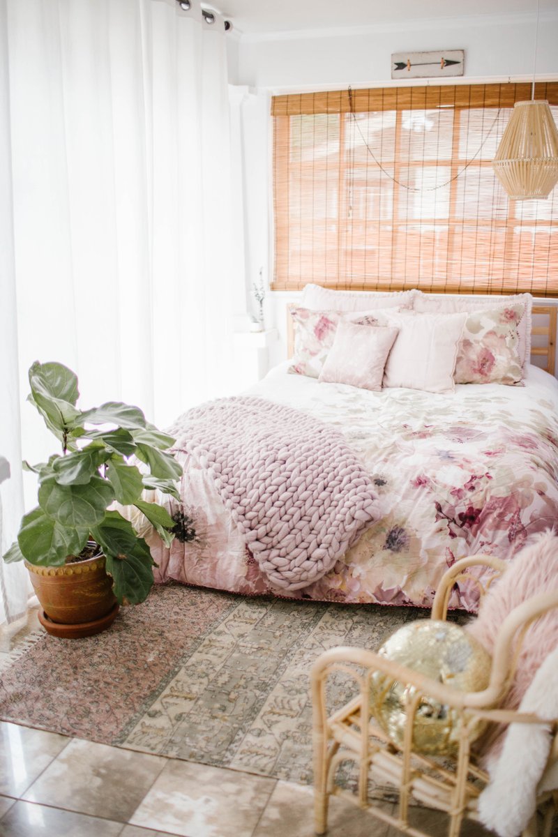 LCLaurenConrad's tweet photo. Our #LCLaurenConrad Bloom Comforter will make any bedroom look picture perfect 💗💗💗 Shop the look at @Kohls: https://t.co/kVesd7Tpqh https://t.co/mA9DliKb4m