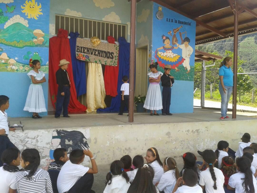 CbitRancheria's tweet photo. Grupo estable de la U.E.B.Manuel Guerrero realizan actividades culturales, dándole la bienvenida al año nuevo escolar @FundabitMerida https://t.co/IhnhCuIApm