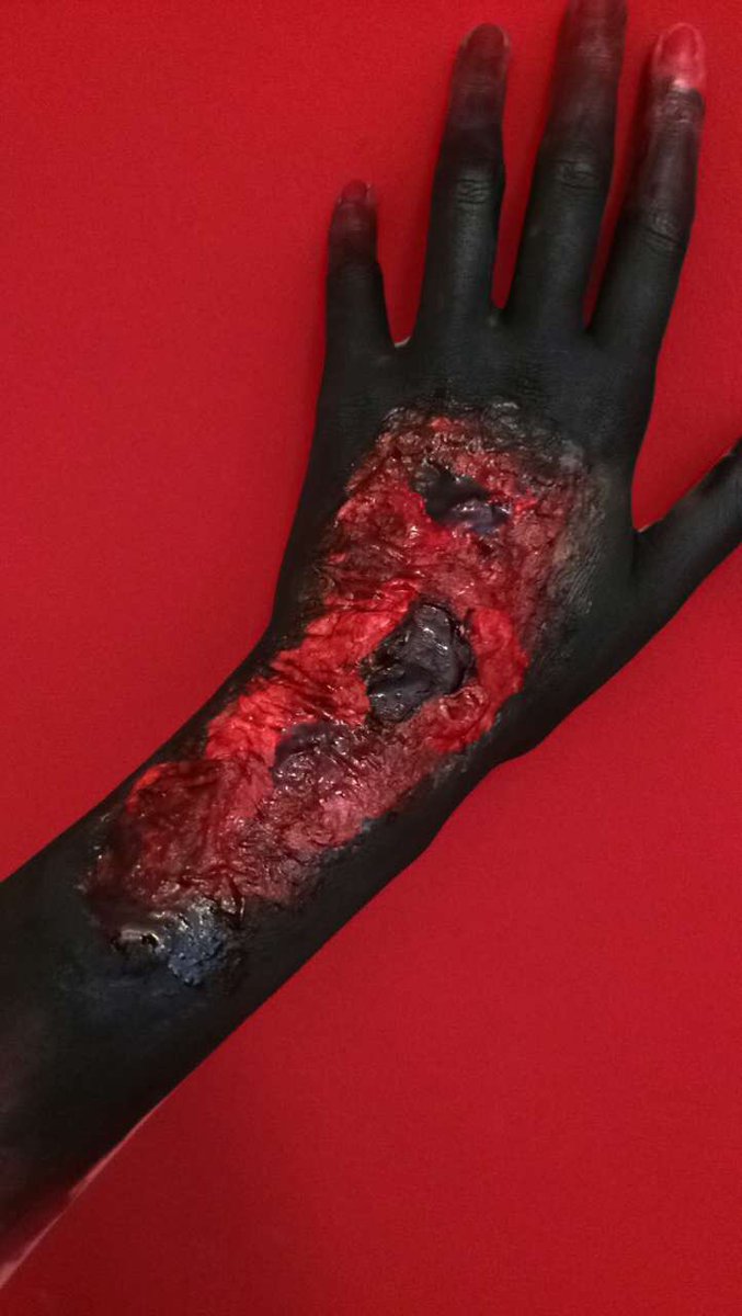 Pippa_J_'s tweet photo. #makeup #Halloween #halloweenmakeup @Snazaroo #snazaroo got lots of Halloween type special effects makeups, coz why not 😆 https://t.co/gHQXQJPYUM