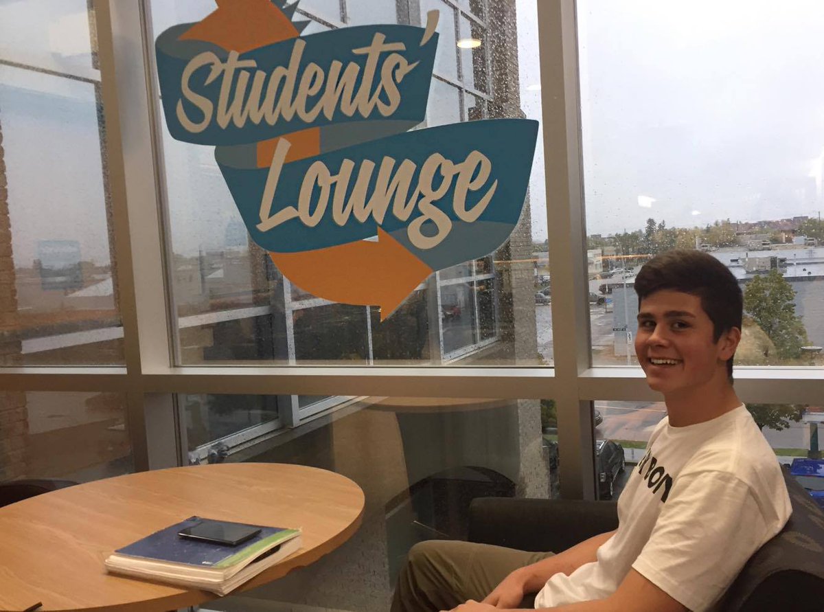 sydneyjames26's tweet photo. 1st Year Psych major Robbie D'Agostini, gets his news from "Whatever's on Facebook & Youtube. It's not CNN though." #bcsc202 #teamfreckles https://t.co/LTkCEGzEQC
