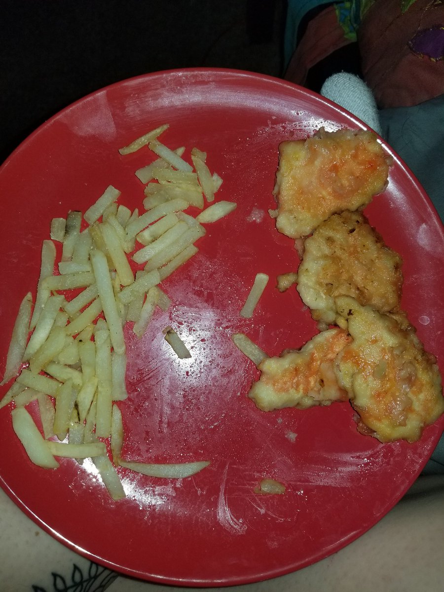 BecomingPicasso's tweet photo. @GordonRamsay What do you think of my husband's home.made chicken nuggets? https://t.co/0XPBHp0vow