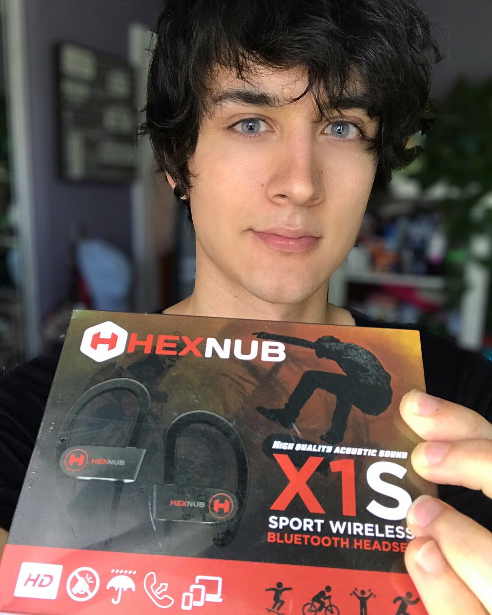 iamrobertdobbs's tweet photo. FREE #GIVEAWAY! Retweet and follow @iamrobertdobbs for a chance to win this awesome Bluetooth headset! Ends 09/30/17 https://t.co/r8IAirmcqJ