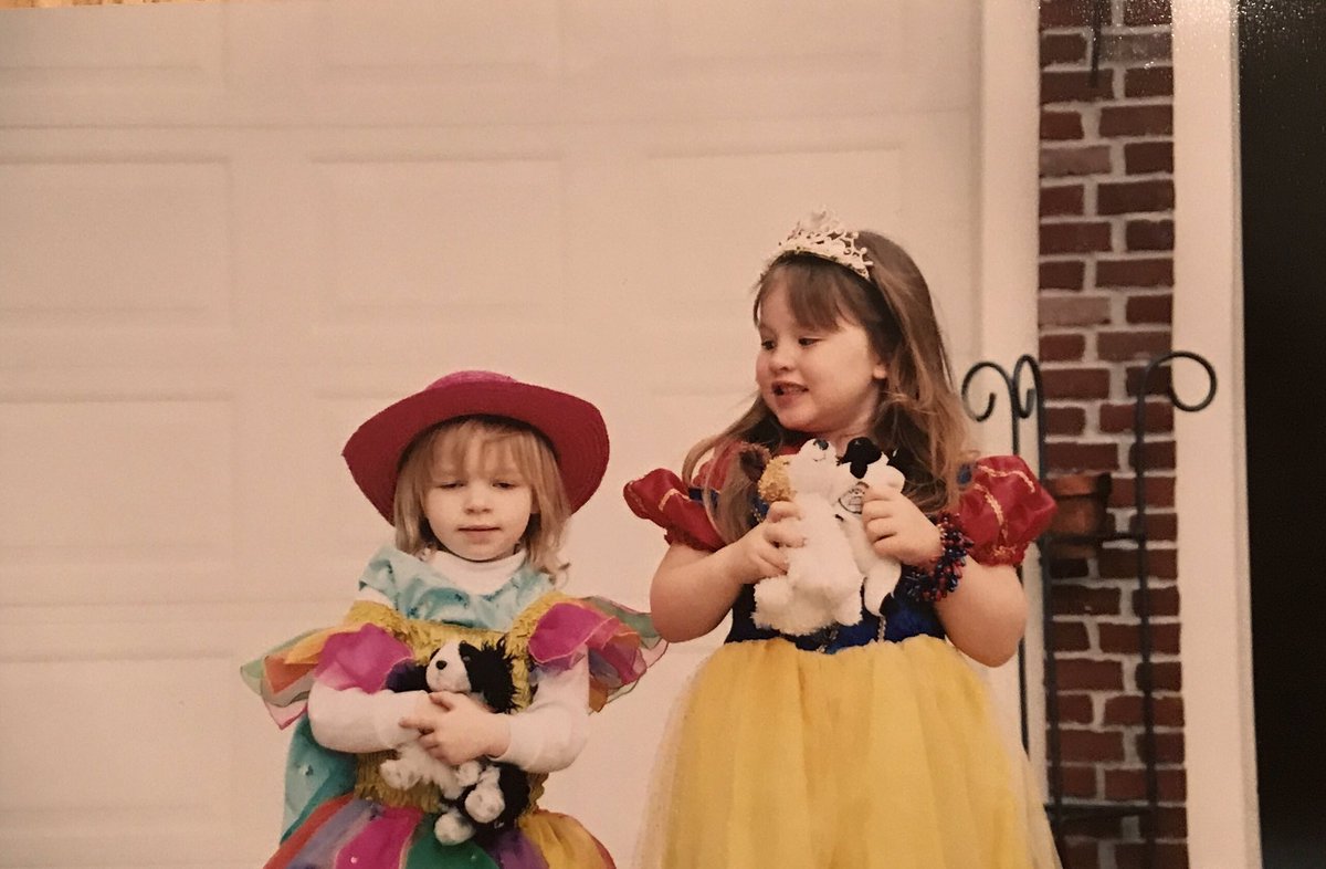 MeredithMcraney's tweet photo. Happy bday 2 my only friend that we can go months without talking and pick up right where we left off! Luv u long-time💕 #firstbff #neighbors https://t.co/HgvxOSWVxq