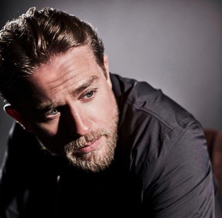 ZheilAgnethe's tweet photo. Charles is a kind of guy that is easy to dressed-up &amp; undress as well,His hotness exudes from within;#CharlieHunnam #fetching.😂😍❤😚👅🔱🔝💯🆒🆗☝👍👌👏 https://t.co/6sRIBGO57h