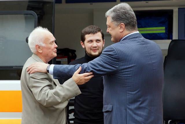 Я завжди буду завдячувати та підтримувати Вас в цій складній боротьбі за Україну та за її звільнення. Петро Олексійович! Із Днем Народження!