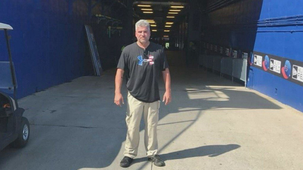 theblogmancom's tweet photo. Man quits nearly 30 year stadium job after Buffalo Bills kneel during the... https://t.co/NOemzEeT7q by #Trump_Support via @c0nvey https://t.co/GVxDGJrSnQ