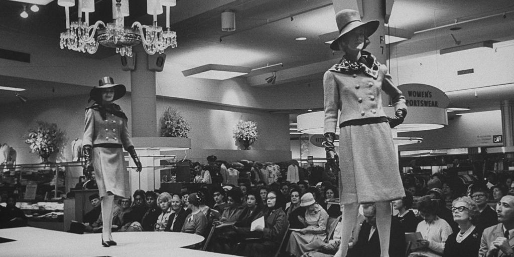 ELLEDECOR's tweet photo. A Brief History Of Fashion Week In Photos https://t.co/I2aVfMseql https://t.co/9OVfrv6EAt