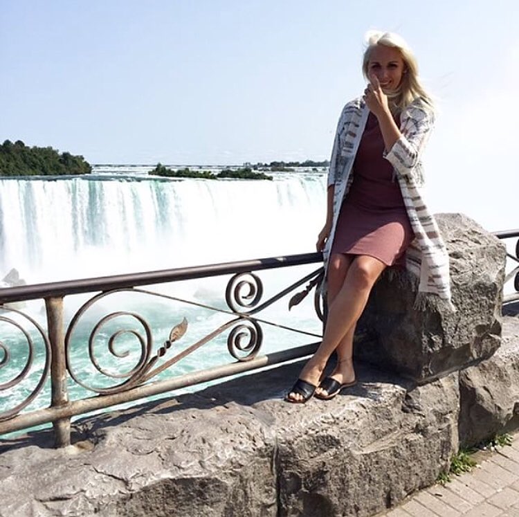 beachave8's tweet photo. Local cutie-patoutie @kaitlynellisevents in full Gentle Fawn from Blonde! #gfbabe #blondebella https://t.co/jNjhgGIzQ2