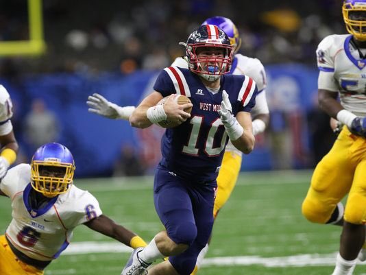 LAFBReport's tweet photo. #LAHSFB Sports Turf Specialist GOTW: West Monroe is coming off a 12-2-1 2016 in which they finished as the State Runner-Up in 5A. #WMRebs https://t.co/GfY4UgdeVK