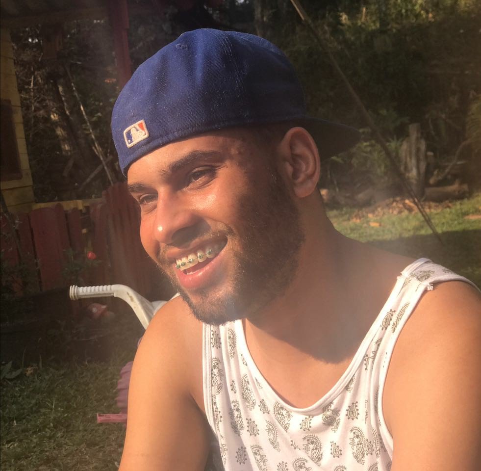 Dude6418's tweet photo. - Eu sei que um sorriso e outro, o amor reina ! ❤️ ☘️
#BetaQuerLab 
#BetaAjudaBeta 
#Boa noite ✌️ https://t.co/U7SaDeeNXs