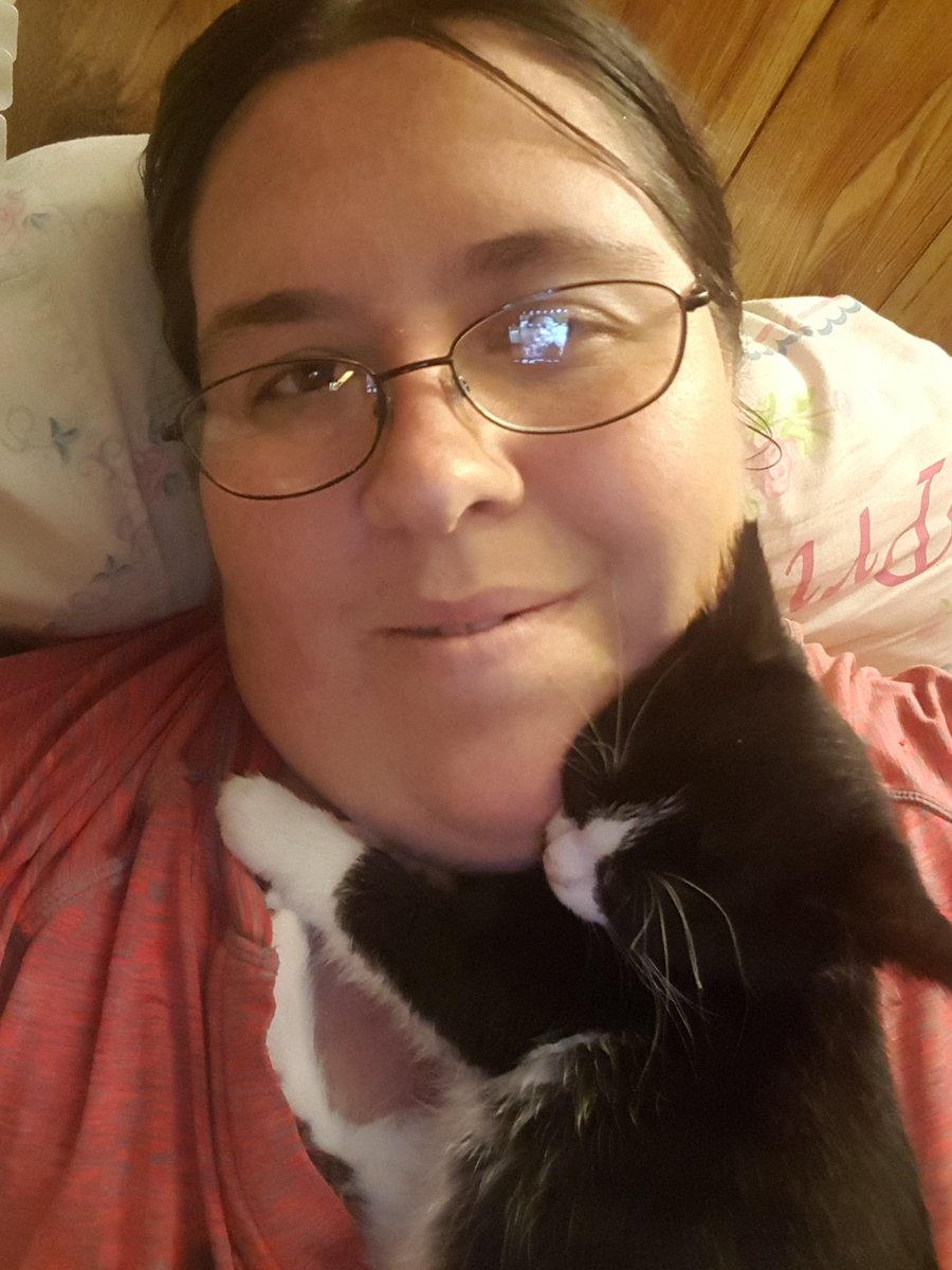 xbookwormcafex's tweet photo. #currentsituation #mycuddlebug https://t.co/RsHqevL6mw