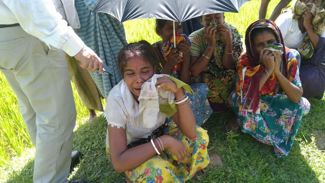A Hindu woman crying for her 7 family members killed by ARSA Bengali ( so called #Rohingya) on 25 Aug. She recognizes 7 bodies as her family