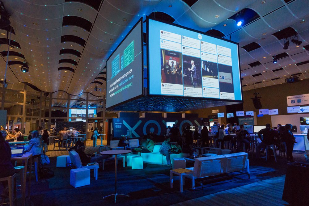 strea_ma's tweet photo. Using a Strea.ma social media wall, @xero beat the iPhone X to number one in Twitter for #xerocon Melbourne. https://t.co/xdQfBIpjjg https://t.co/7u6qgTSfNH