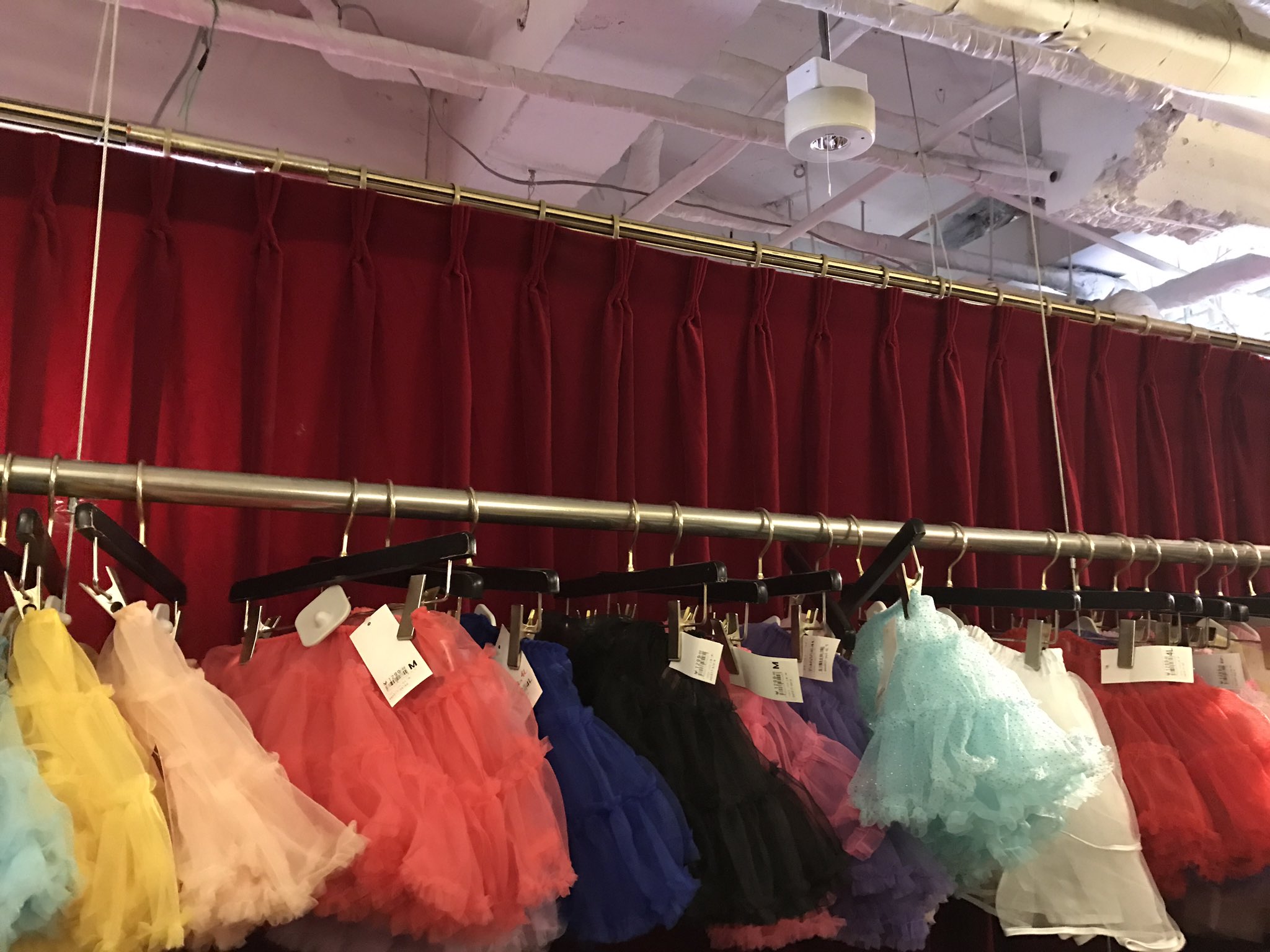 Bodyline Official Bodyline原宿店は 店舗のカーテンを付け替えました パニエ探しが心地よくできるようになりました 遊びに来てくださいね 全くインスタ映えしない写真選手権 Bodyline 原宿 心斎橋 ボディーライン ぼでー Bodyline Official Bodyline原宿店は 店舗のカーテンを付け替えました パニエ探しが心地よくできるようになりました 遊びに来てくださいね 全くインスタ映えしない写真選手権 Bodyline 原宿 心斎橋 ボディーライン ぼでー