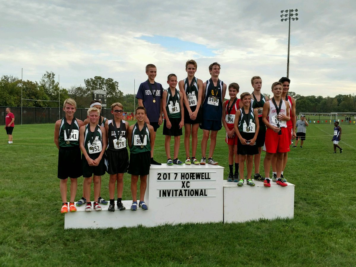AmsFam97's tweet photo. Congratulations MMS boy XC team. Undefeated!! All 7 runners on the podium tonight at Hopewell! #RunMason https://t.co/xYor9sZsE5