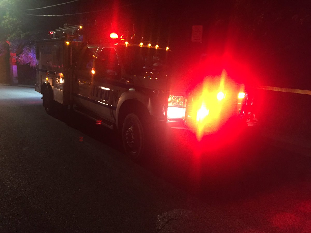 PabloGWorldNews's tweet photo. Oficial de policía en YONKERS fue baleada en el rostro, estamos en la escena @Telemundo47 https://t.co/wIinkxgWVk