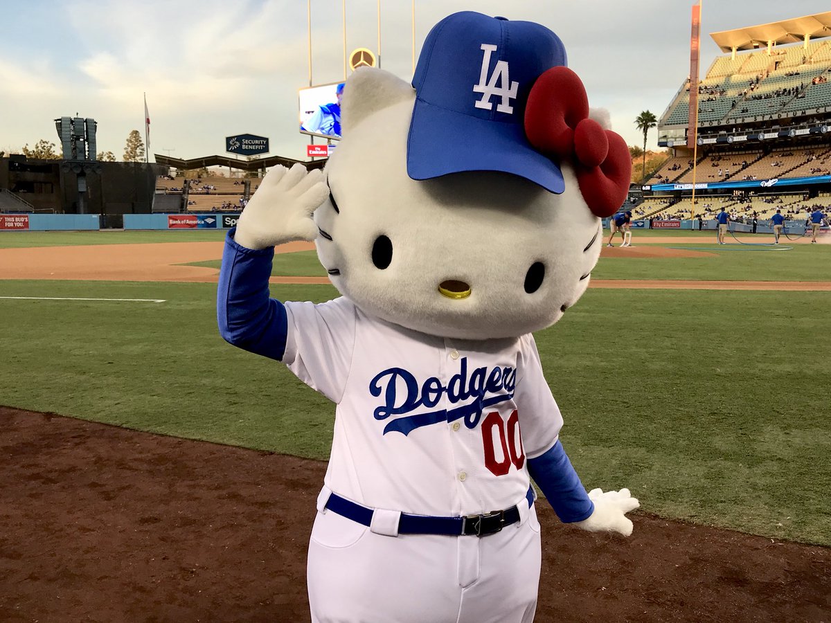 Hello Kitty at Dodgers Stadium tonight! : r/HelloKitty