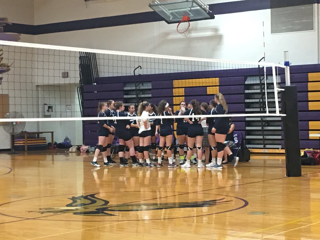 SFMS_PTO's tweet photo. Down 0-2 Mynderse fought back to beat Clyde Savanah 3-2. Great team win! #SFCSDPROUD 🏐🏐🏐 https://t.co/gaU7NtzCVf