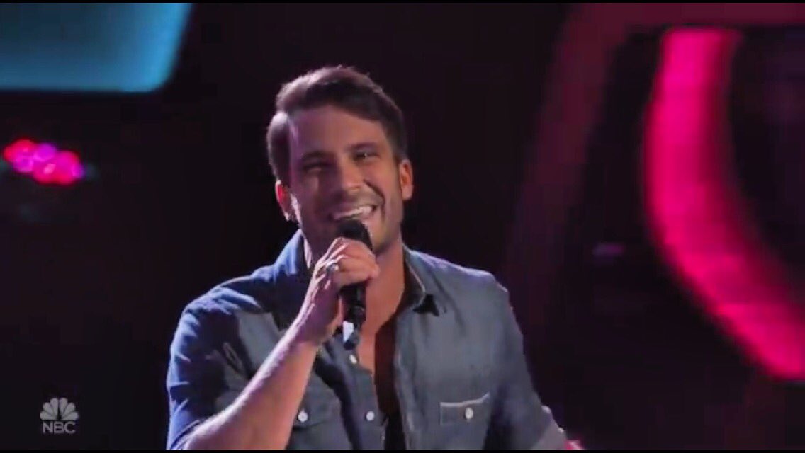 itsMitchellLee's tweet photo. I can't stop smiling tonight!! Can you blame me though? #VoicePremiere #TEAMBLAKE 🙌🏻🙌🏻 #TheVoiceUS https://t.co/IMFGs6PRvS