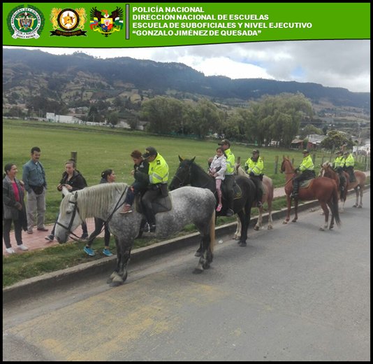 EscuelaSubof's tweet photo. La patrulla montada realiza actividades de acercamiento con la comunidad de Sibaté. https://t.co/vfHrgxo1M6