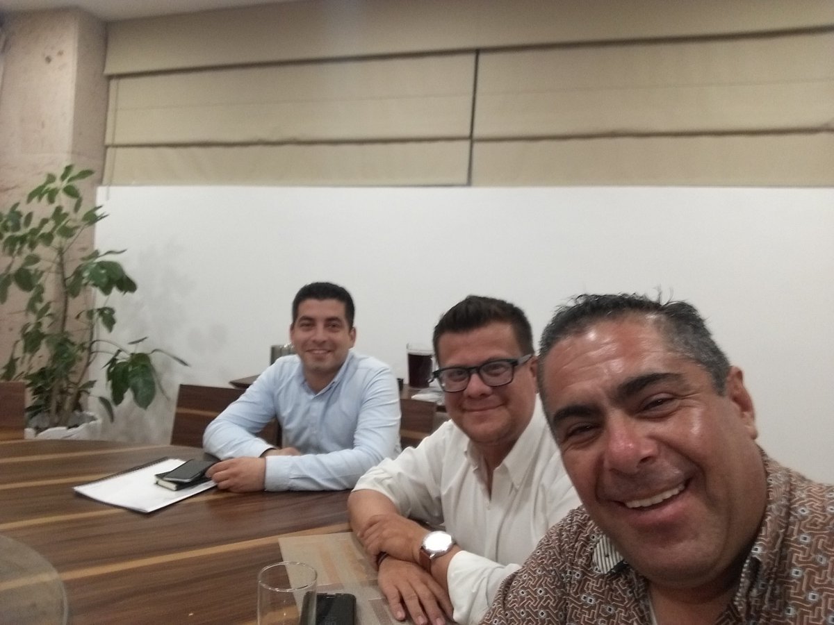 feliperamosjim's tweet photo. Terminando de trabajar con @DemianEMP y @RODLOZ78 en #torreon https://t.co/tMpJNeRZSr