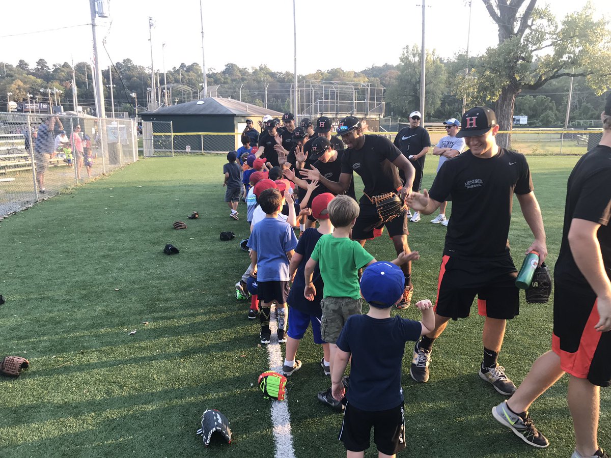 HendrixBaseball's tweet photo. Thanks to @JuniorDeputyLR for inviting us to help with tonight's Fall Ball Fun Ball. We had a blast! https://t.co/dSvlxTQQ7H