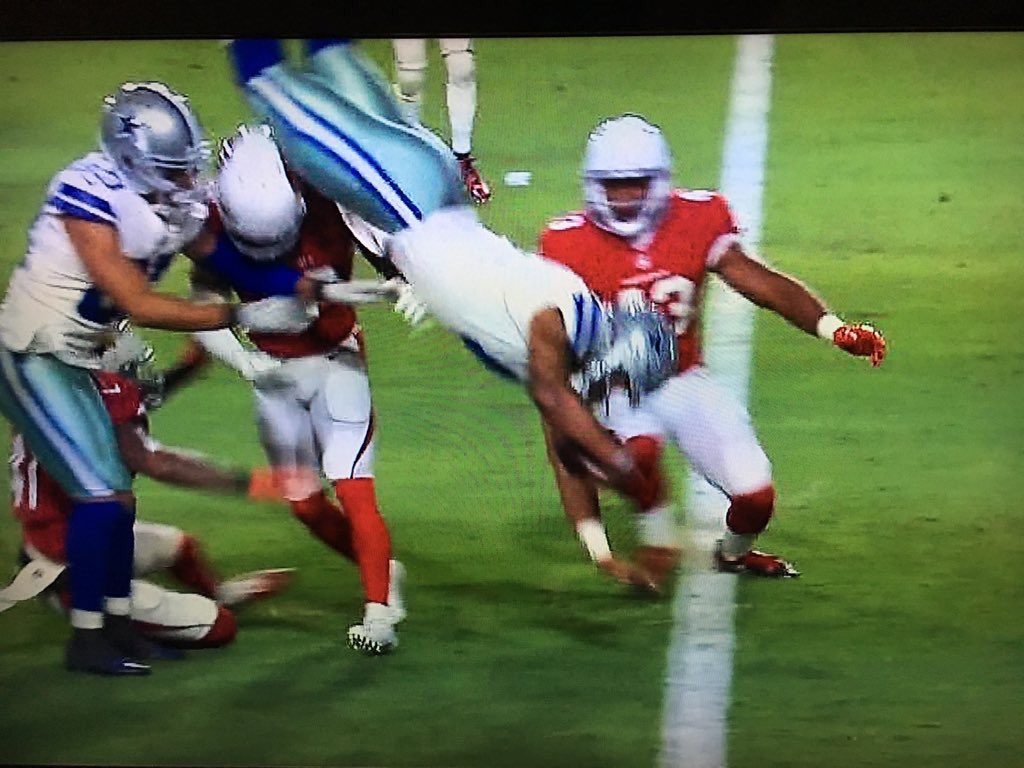 FakeSportsCentr's tweet photo. This same play would leave Tony Romo in a wheel chair. https://t.co/lqv7sRU1WV