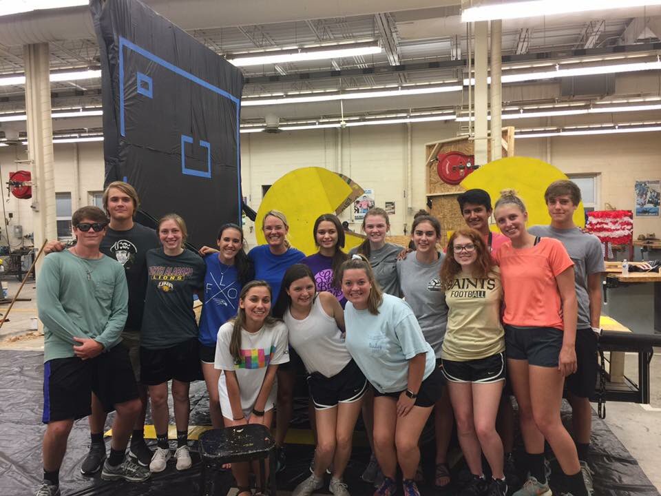 FlorenceHS19's tweet photo. Great job building the junior float for Thursday! Thanks to everyone who helped out!!!! https://t.co/VE6Nsr40NV