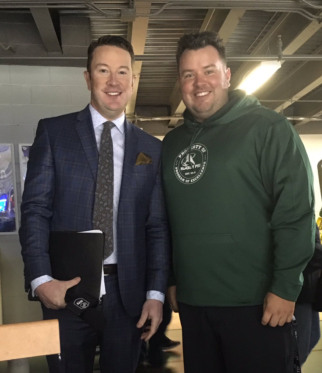 McNeill79's tweet photo. A lot of people were excited to meet NHL players during #Krafthockeyville but I was pretty pumped to finally meet @SNKenReid #TopNotchGuy https://t.co/twA3Npc0o8