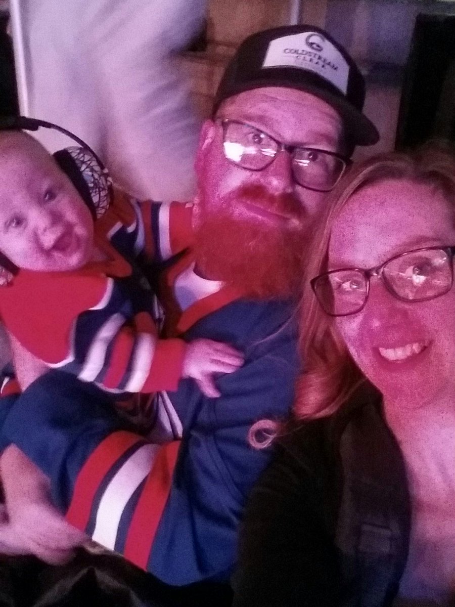 Axel's first <a href="/EdmontonOilers/">Edmonton Oilers</a>  game... on the outside. 
#littlestfan #GoOilers #blackdiamonddistillery