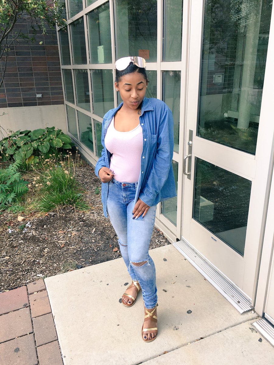 _DestinyDaShae's tweet photo. On Monday we wore pink 😉🎀 https://t.co/9z24T8ubc5