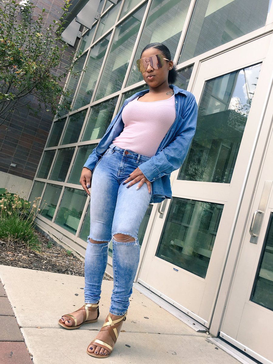 _DestinyDaShae's tweet photo. On Monday we wore pink 😉🎀 https://t.co/9z24T8ubc5