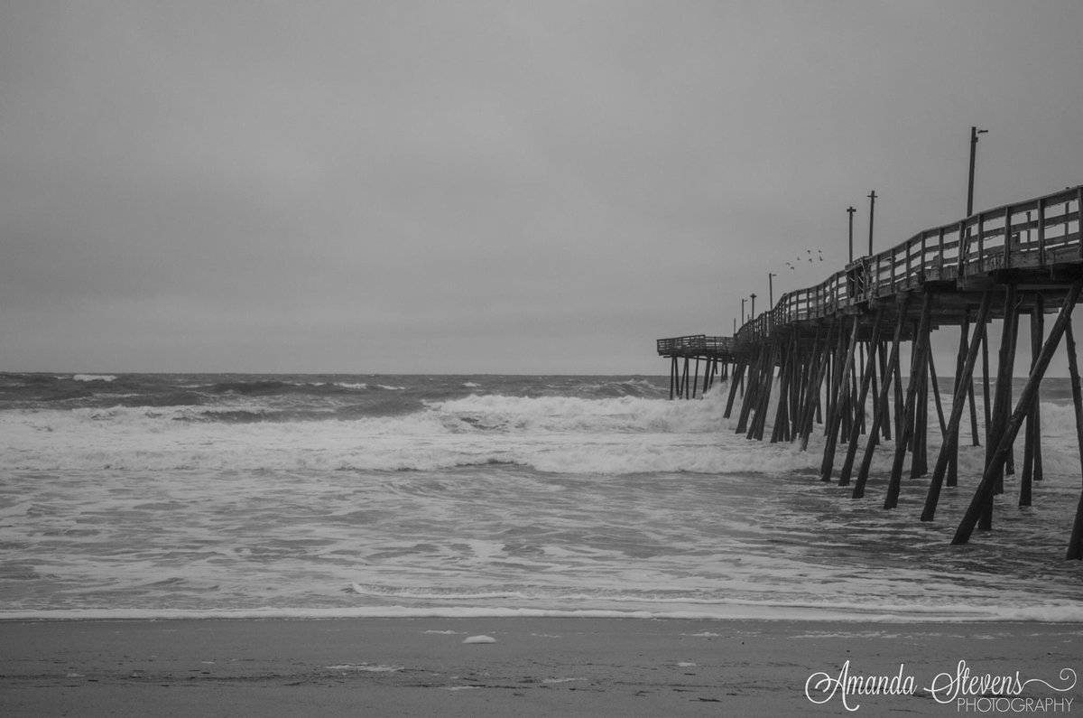 AmandaLouWho's tweet photo. #OuterBanks #OBX #HurricaneMaria #KillDevilHills #AvalonPier https://t.co/GXCCNBWjkF