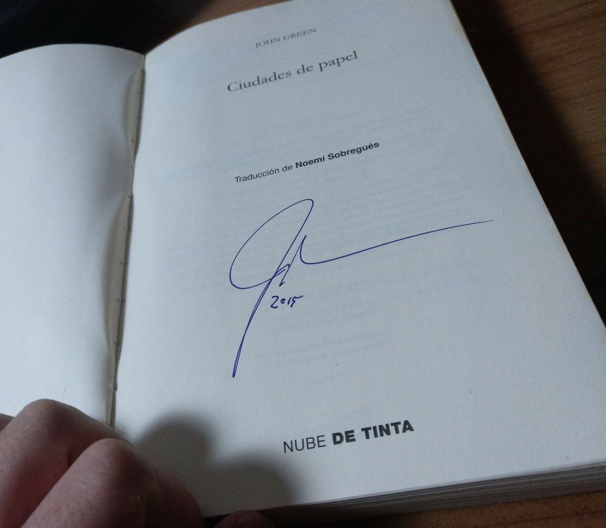 #SORTEOINTERNACIONAL

Libro firmado de "Ciudades de papel" 📖

⏺️Sígueme en RRSS y en el canal
⏺️Dale like a mi último vídeo
⏺️RT a este tuit