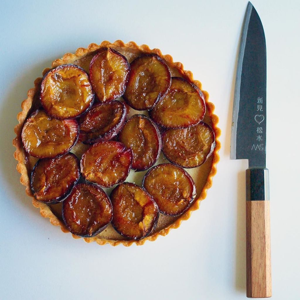 awhiskandaspoon's tweet photo. simplest plum #tart from #bakingchezmoi...i keep picking up the knife to cut into it but then chickening out #just… https://t.co/7GHmHQnYyC https://t.co/EbXQUSYoJu