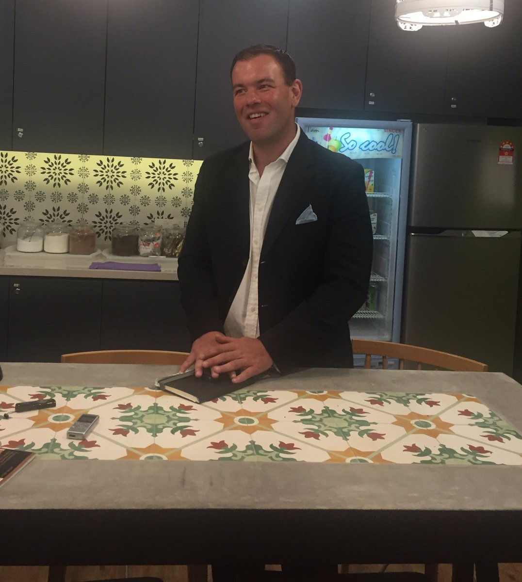 szubairhasan's tweet image. We know it can be hard to make strategic decisions for #digitaltransformation. That&apos;s why we are catering to your needs. #SMEs #OracleMY