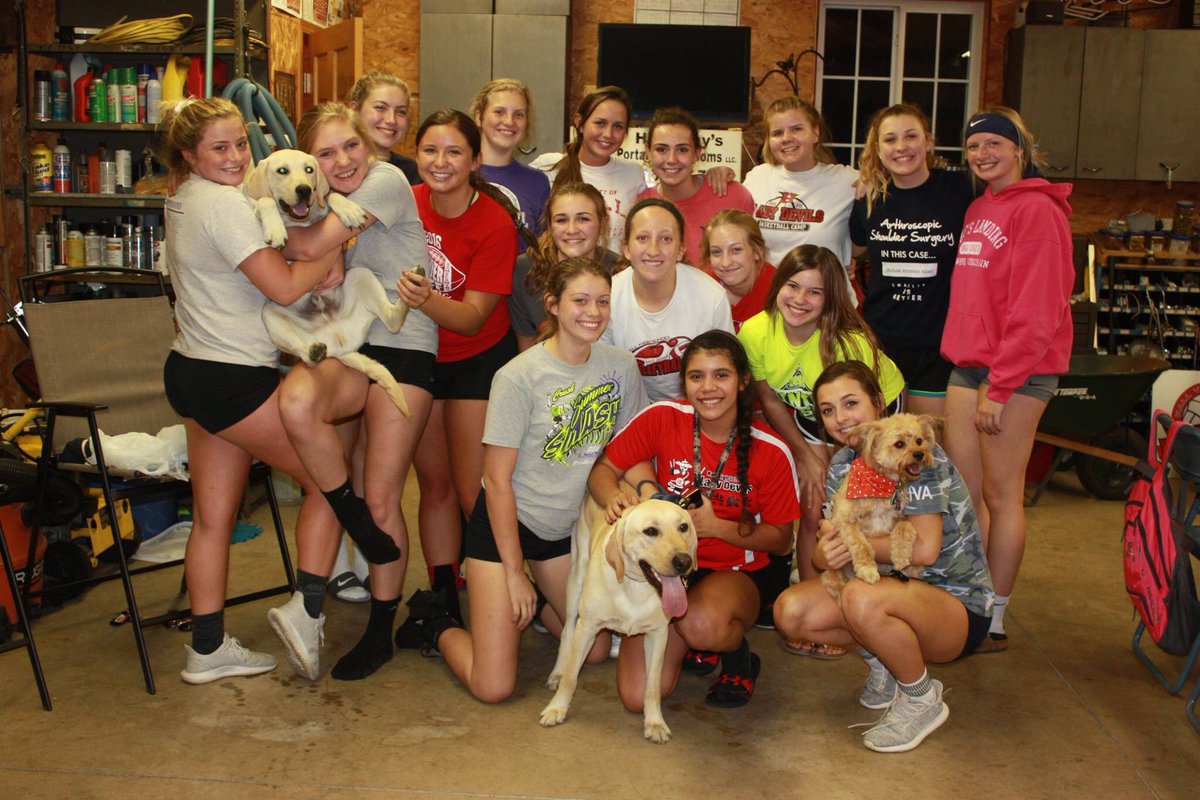 squaaaaddddd
come watch us tomorrow and Wednesday at 7 in the main gym @ Hall 🏐❣️#hocoweek