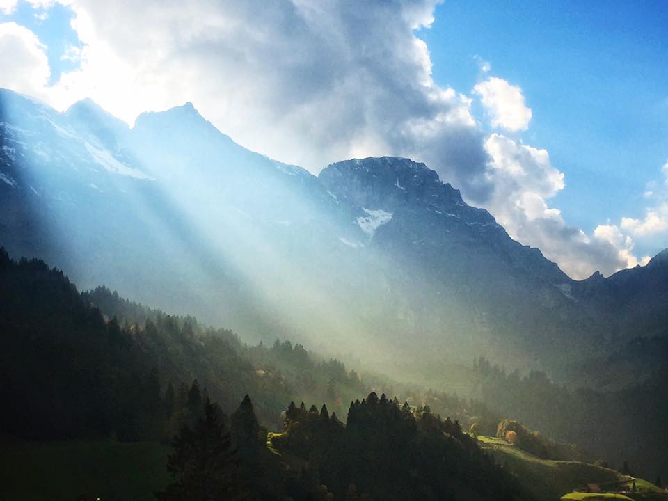 Golden #hiking autumn in #Switzerland - Fürenalp in Engelberg <a href="/EngelbergTitlis/">EngelbergTitlis</a> <a href="/Obwalden/">Obwalden</a> <a href="/MySwitzerland_e/">Switzerland</a> @1000Switzerland