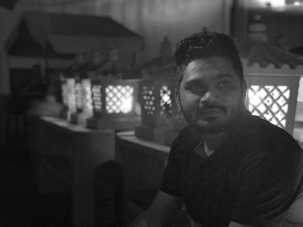 sahadibnsamad's tweet photo. Dark 🌒
#iphone7pluscamera #portrait #dragonmart #nightlifedubai #friends #lights #twitter https://t.co/SeDgTYK8Mu https://t.co/TKGJTQ0dms