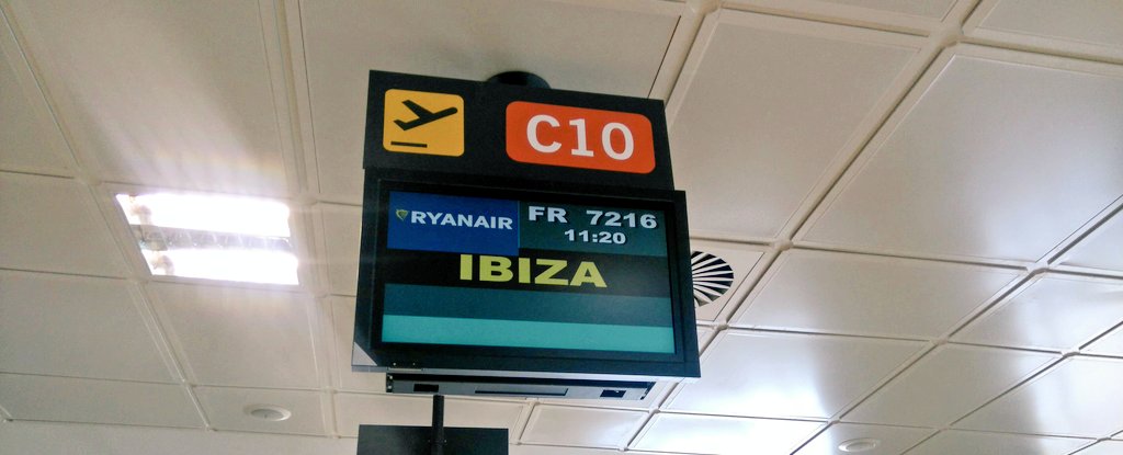 easystagevlc's tweet photo. ✈Hoy viajamos a #ibiza a visitar a nuestros #alumnos del IPSSAR A. Prever Pinerolo #Italia @aeroVLC https://t.co/mubhqlPryL