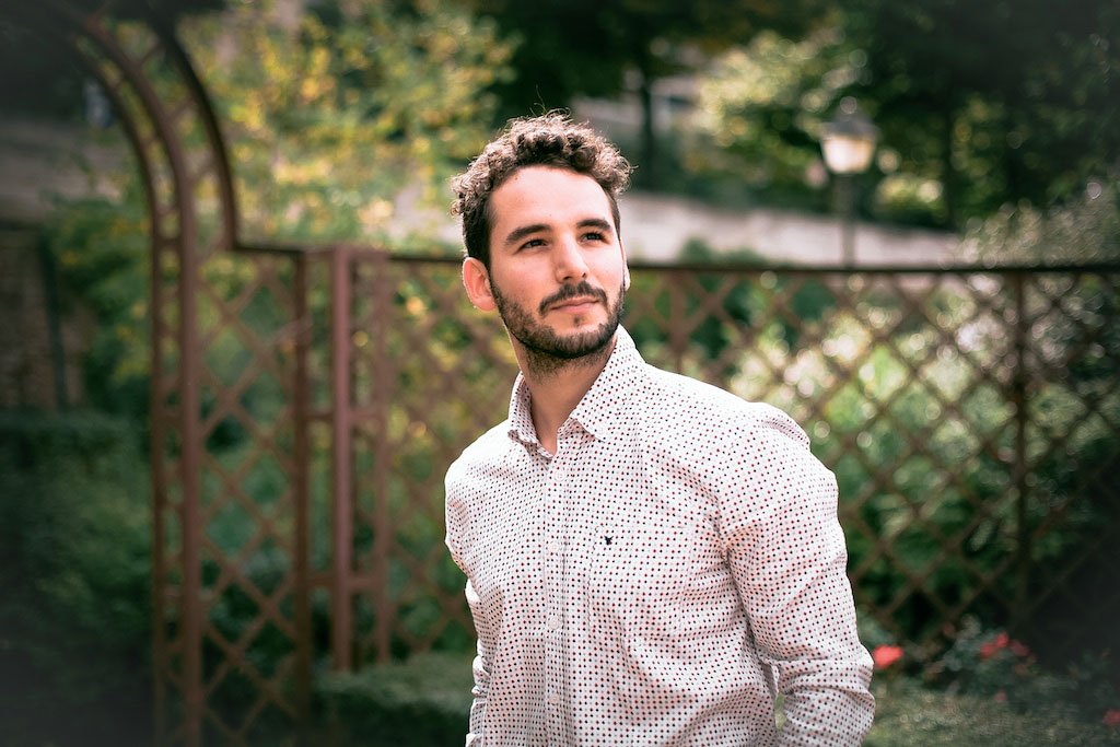 HanjoFR's tweet image. 📸 Petite balade parisienne pour Thomas avec la chemise "La Patriote" et son motif feuilles de vignes tricolores ▶️ hanjo.fr/fr/chemises-ho…