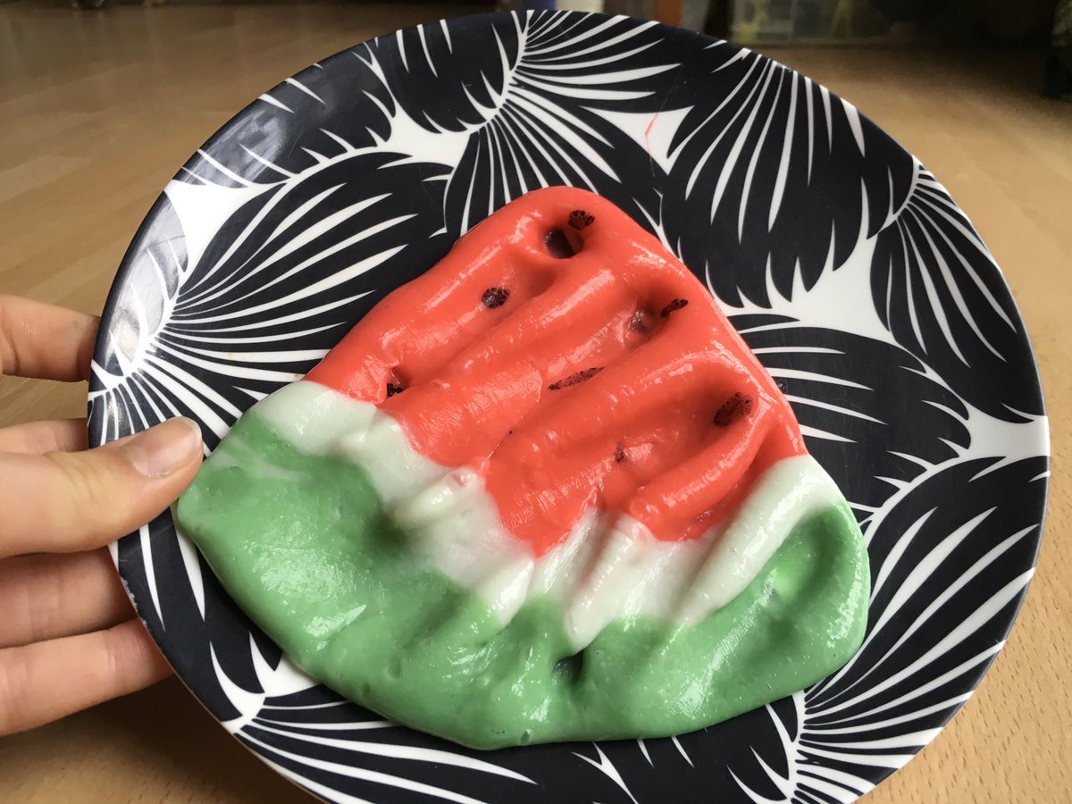 JamDaCat's tweet photo. @Tomohawk1989 I made some watermelon slime from your tutorial! 🍉🍉🍉 https://t.co/MRm6zHrumL