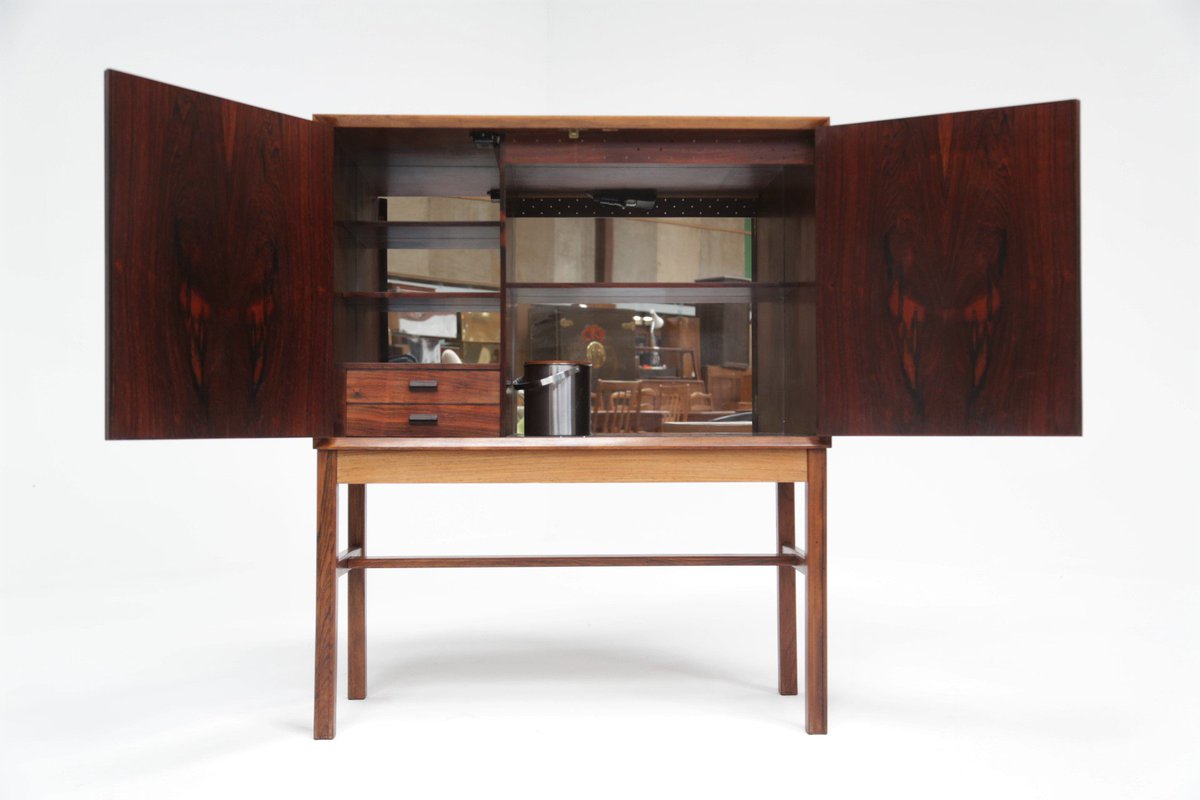 mmodern's tweet photo. The Bar is open! #ArneWahlIversen Rosewood Bar Cabinet #vintageDryBar  #MidCenturyModernDanish. Not yet online....www.mid-centuryonline.com https://t.co/jIKqybITzZ